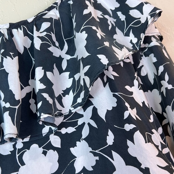 Silk Exchange Victorian Floral Silk Ruffle Neck Blouse in Black and White Size M - Picture 3 of 6